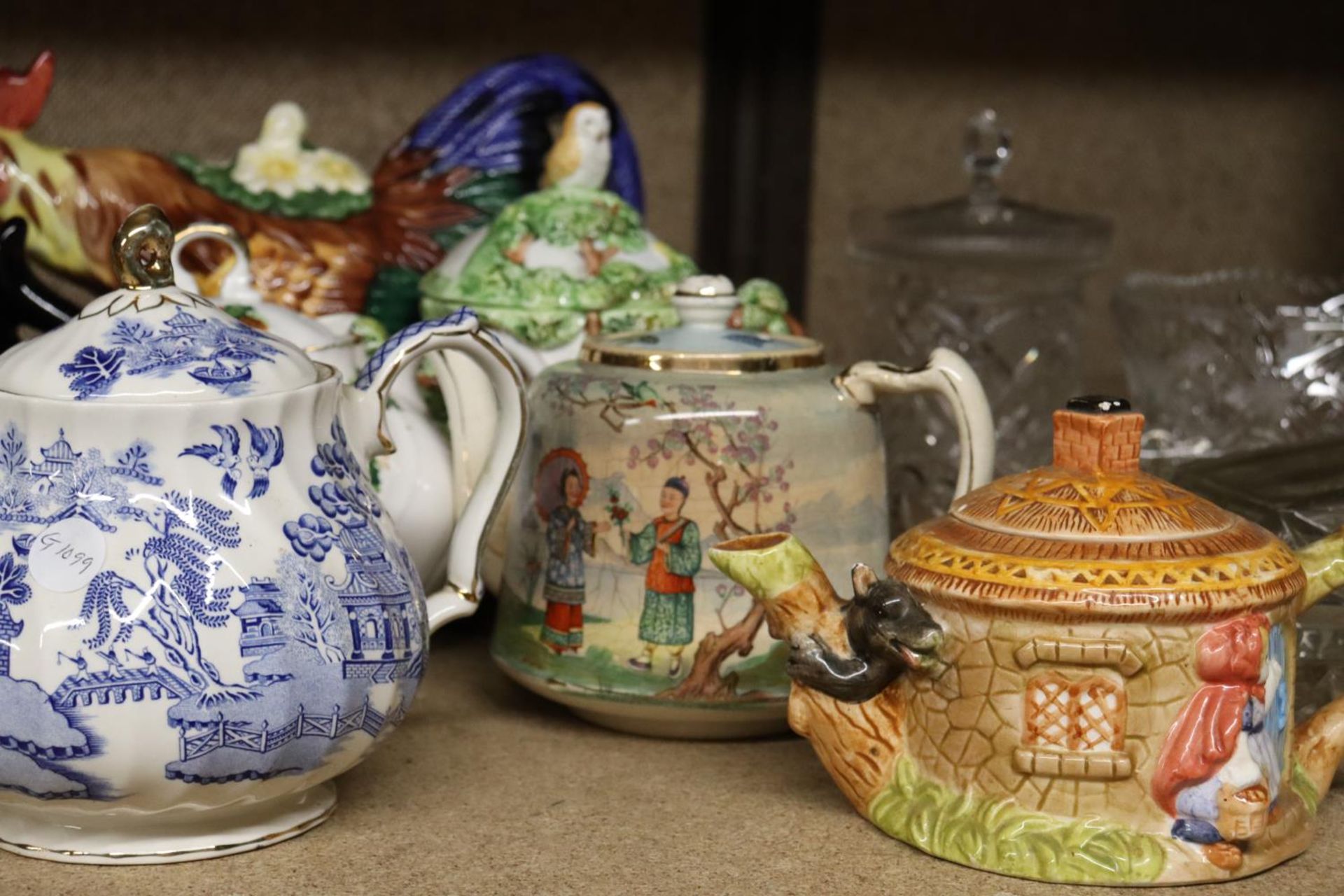 ACOLLECTION OF EIGHT TEAPOTS TO INCLUDE NOVELTY - Image 7 of 8