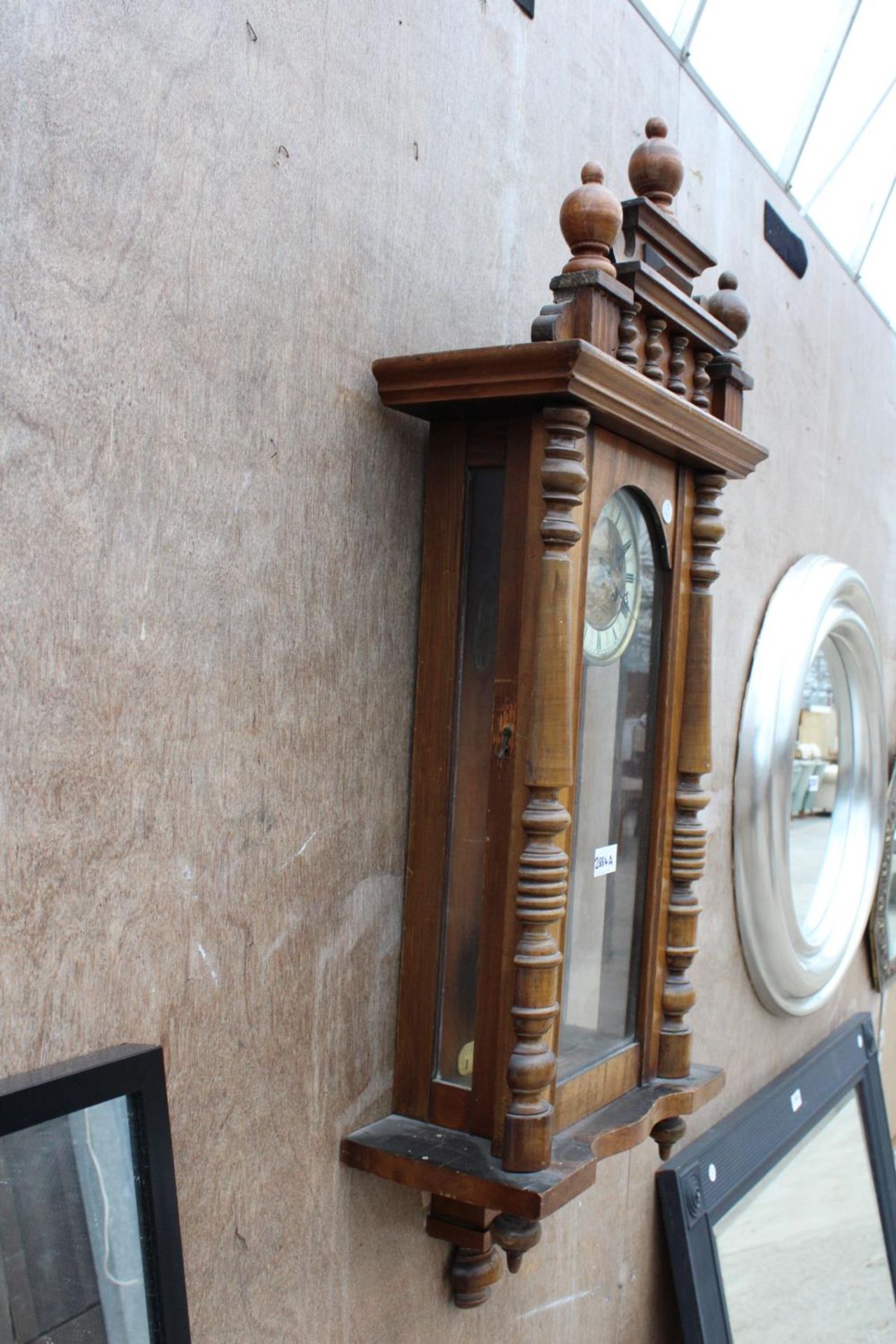 A VICTORIAN EIGHT DAY WALL CLOCK WITH ROMAN NUMERALS - Image 2 of 5