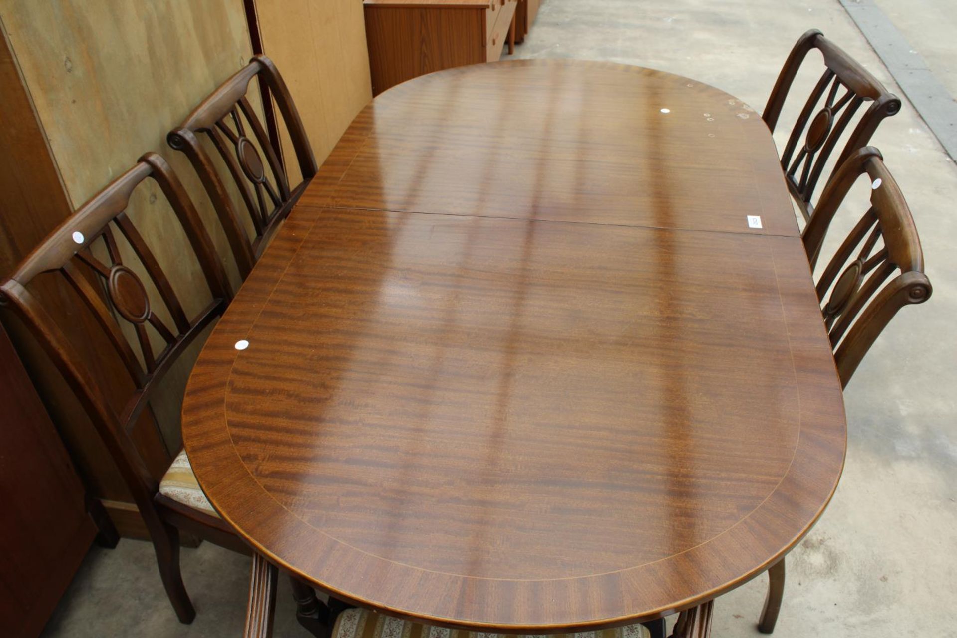 A REGENCY STYLE MAHOGANY AND CROSSBANDED EXTENDING DINING TABLE, 60" X 35" (LEAF 14") ON BRASS - Image 4 of 4