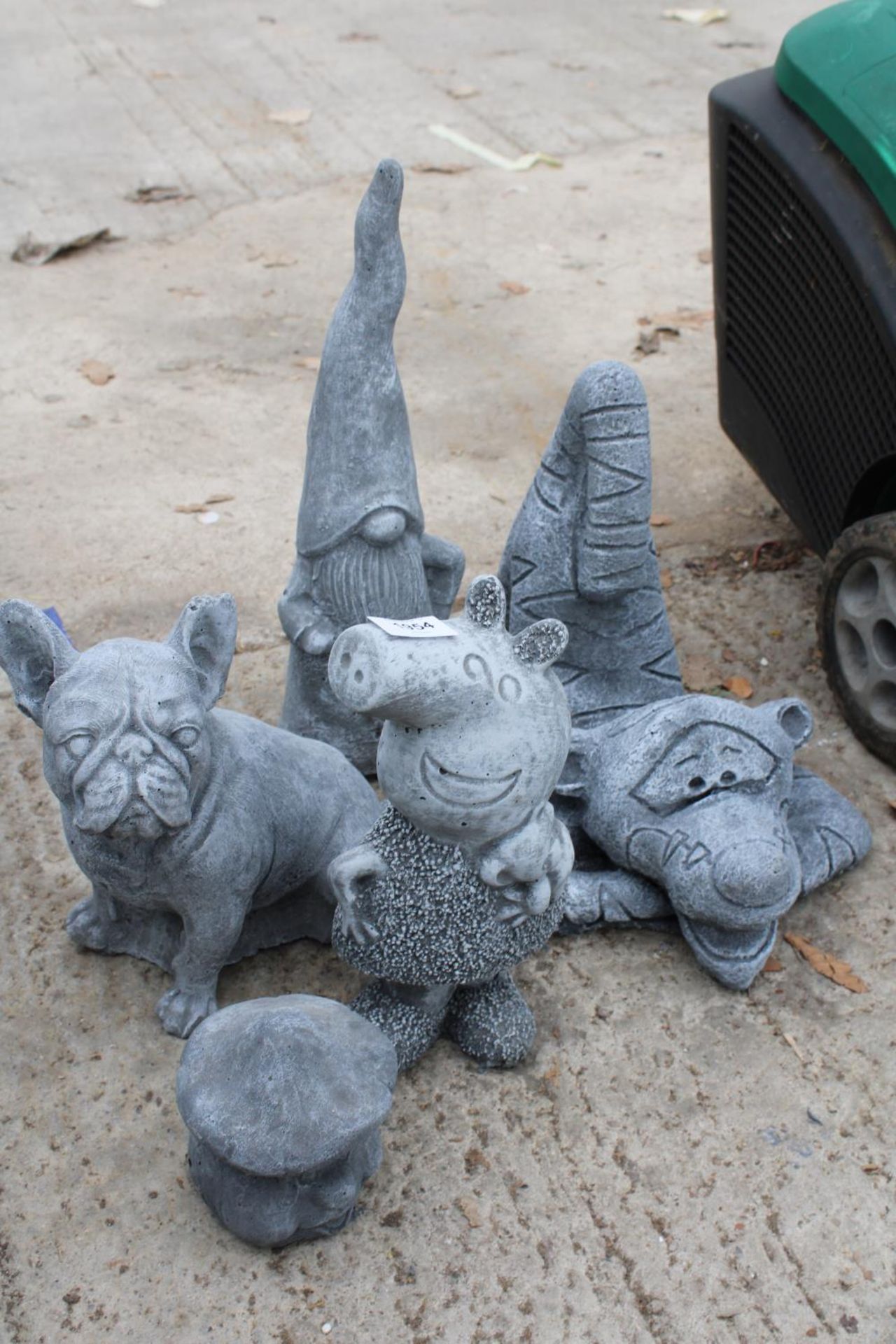 FIVE CONCRETE GARDEN FIGURES TO INCLUDE PEPPA PIG AND A FRENCH BULLDOG ETC - Image 2 of 2