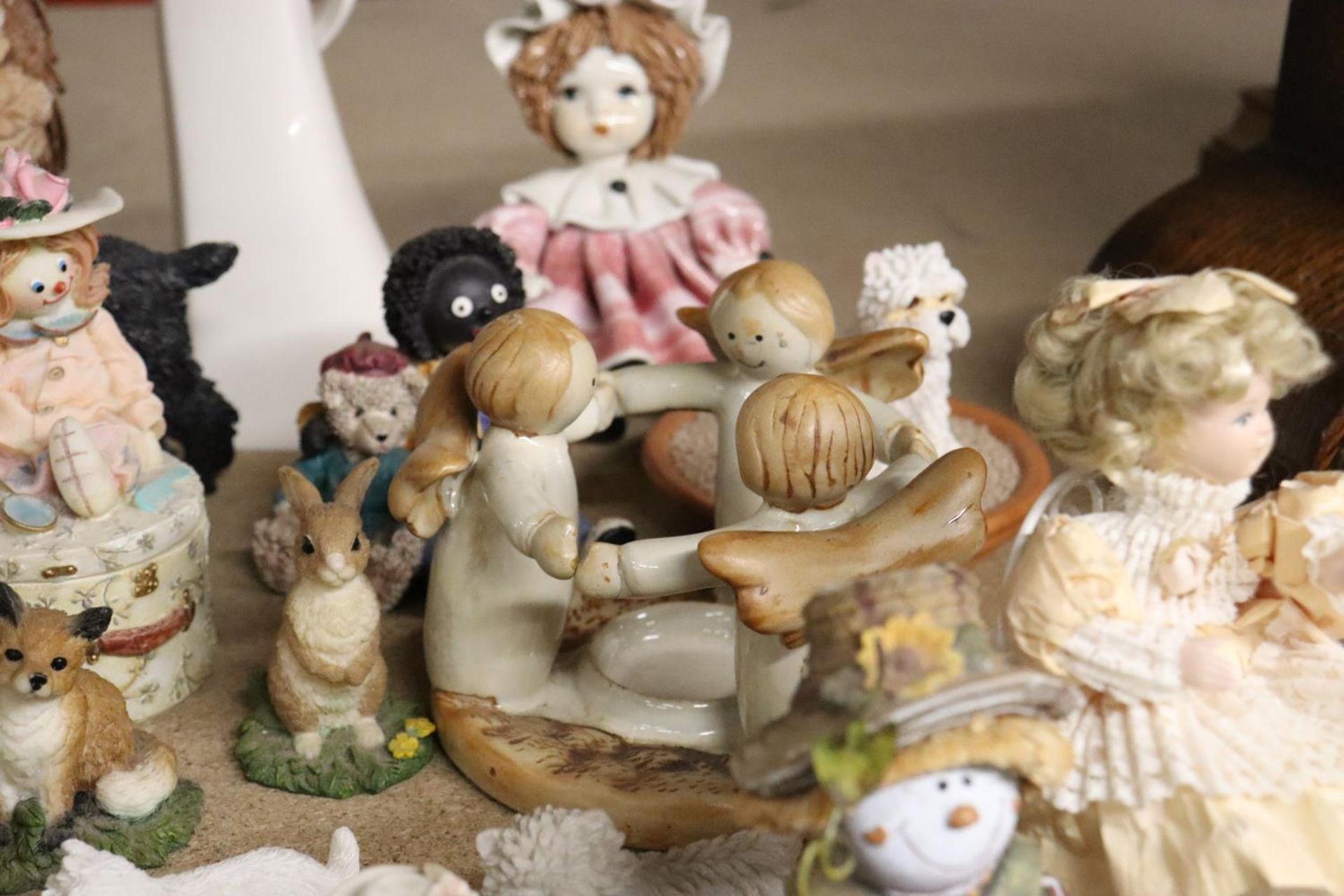 AQUANTITY OF RESIN AND CERAMIC FIGURES TO INCLUDE ANIMALS, ANGELS, ETC - Image 5 of 7
