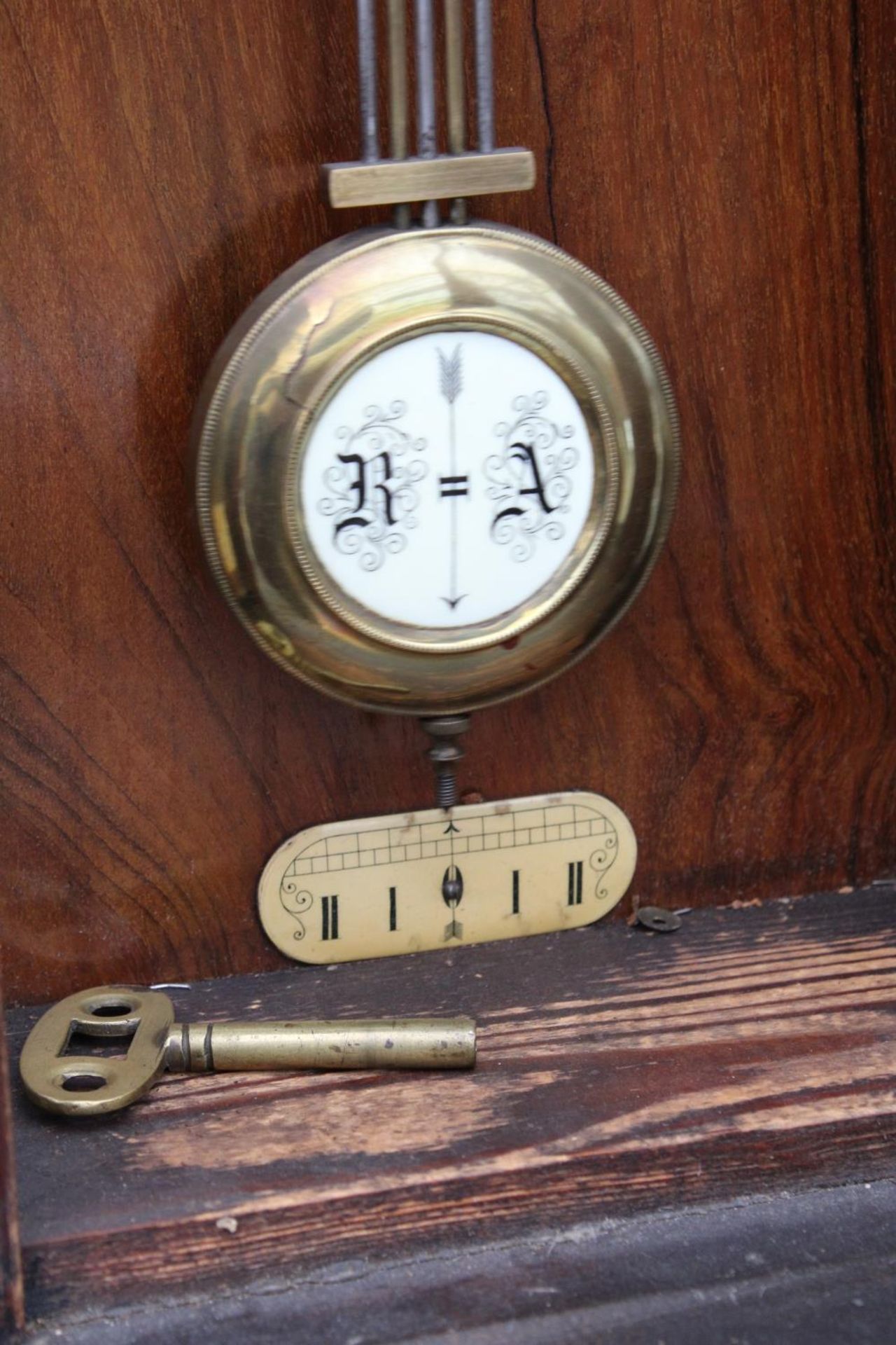 A VICTORIAN EIGHT DAY WALL CLOCK WITH ROMAN NUMERALS - Image 5 of 5