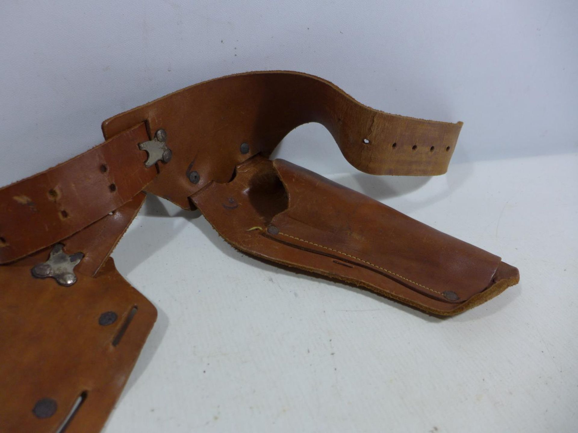A LEATHER GUN HOLSTER AND BELT - Image 3 of 3