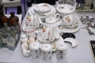 A QUANTITY OF MARKS AND SPENCERS DINNERWARE TO INCLUDE VARIOUS SIZES OF PLATES, A CREAM JUG, SUGAR