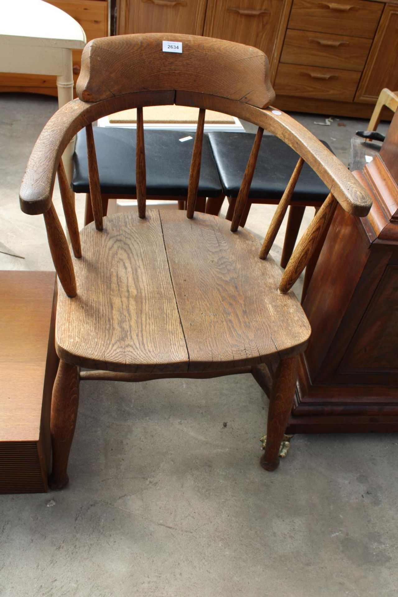 AN EARLY 20TH CENTURY ELM CAPTAINS STYLE CHAIR