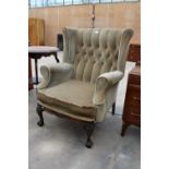 A GEORGIAN STYLE WINGED BUTTON-BACK EASY CHAIR ON FRONT CABRIOLE LEGS WITH CARVED KNEES ON BALL