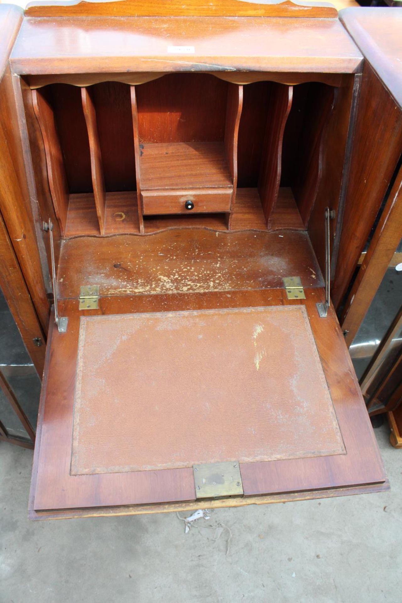 A MID 20TH CENTURY WALNUT SIDE BY SIDE BUREAU, 48" WIDE - Image 3 of 5