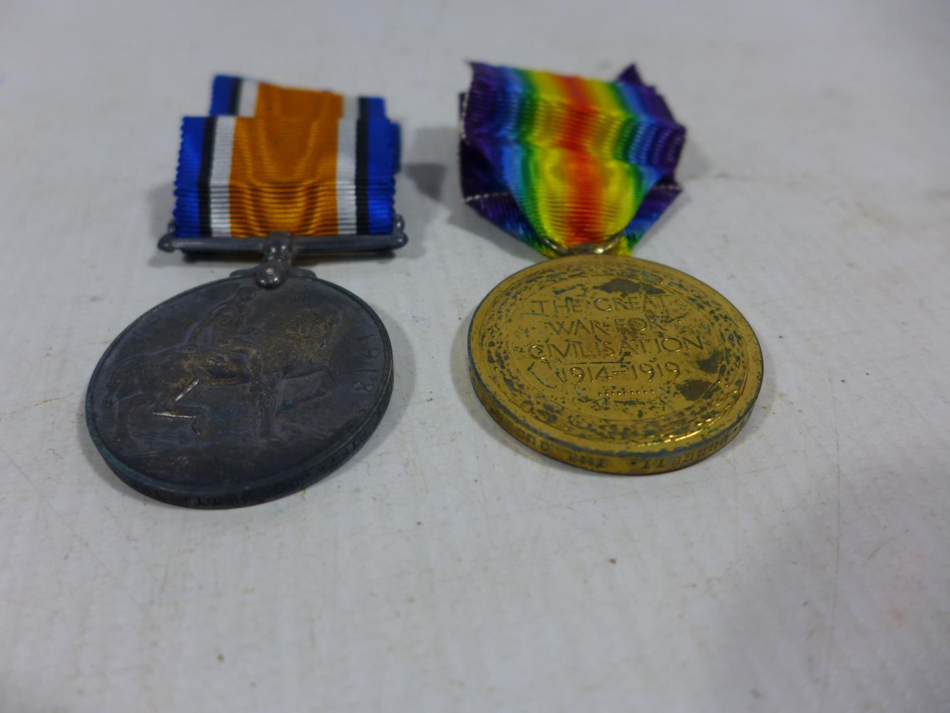 A WORLD WAR I MEDAL PAIR AWARDED TO 46924 PRIVATE W DOGGETT OF THE QUEENS REGIMENT - Image 2 of 2