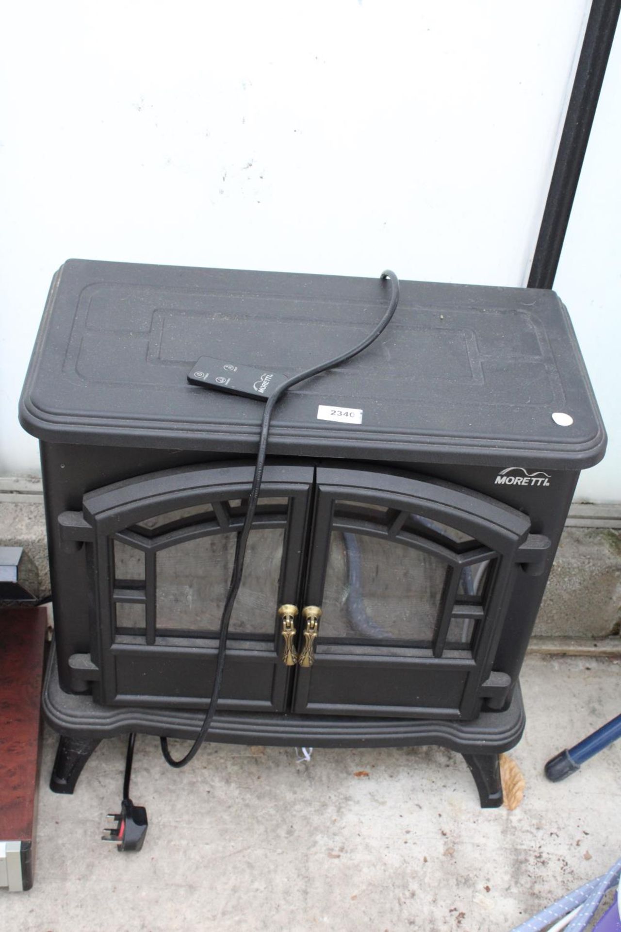 AN ELECTRIC FIRE IN THE FORM OF A LOG BURNER