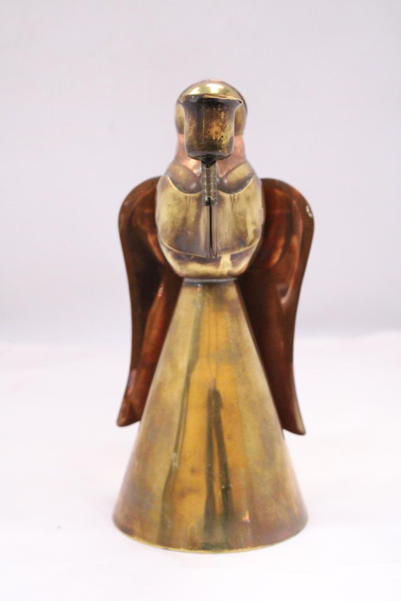 A VINTAGE COPPER AND BRASS ANGEL CANDLE HOLDER - APPROXIMATELY 24CM - Image 2 of 5