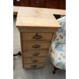 A VICTORIAN CHEST OF 5 DRAWERS WITH BRASS SCOOP HANDLES, 18" WIDE