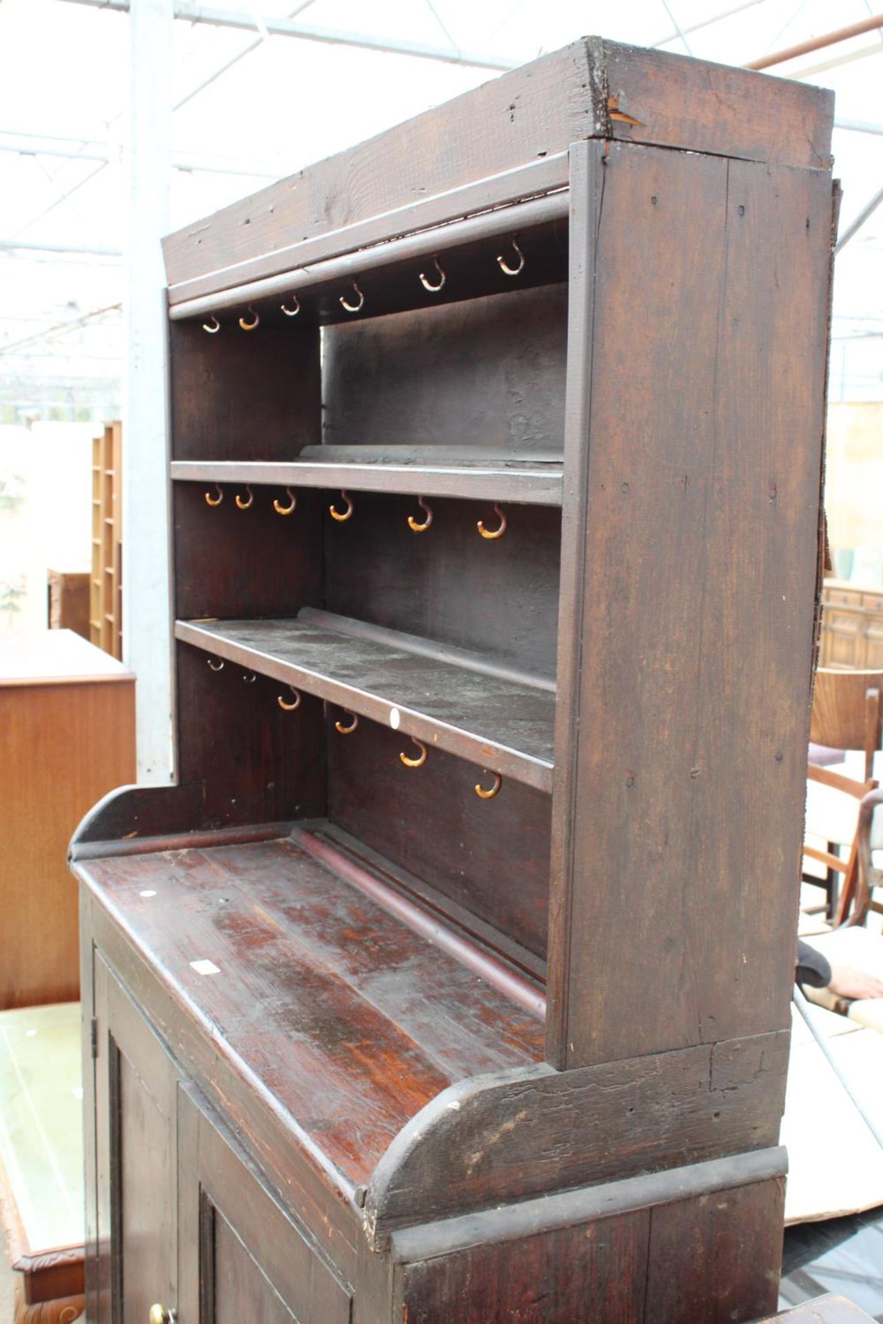 A LATE VICTORIAN PINE KITCHEN DRESSER WITH 2 CUPBOARDS TO BASE AND PLATE RACK, 43" WIDE - Image 2 of 3
