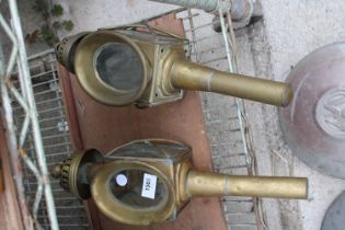 A PAIR OF VINTAGE BRASS COACH LAMPS