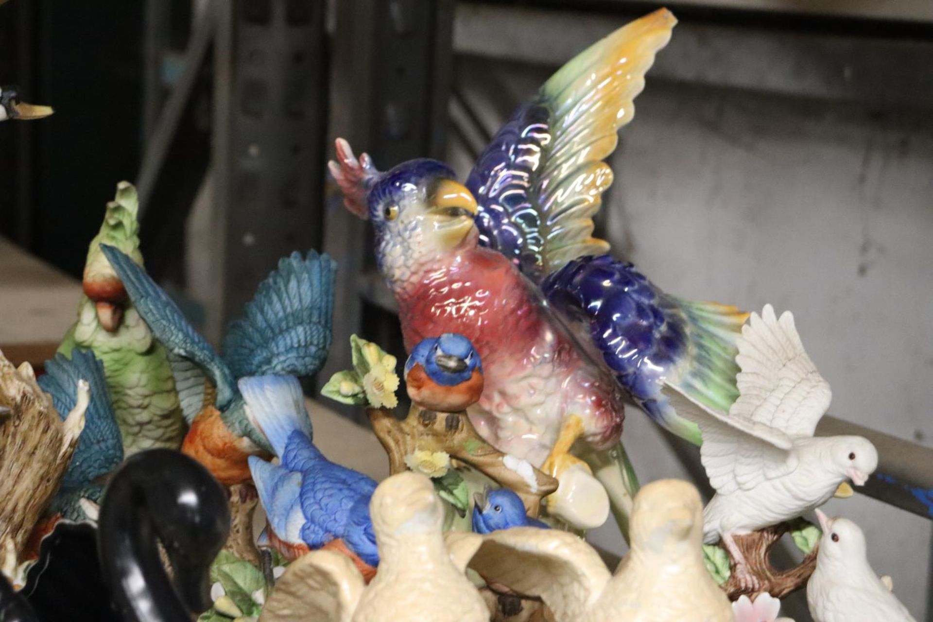 A COLLECTION OF BIRD FIGURINES TO INCLUDE SWANS, A PARROT, WOODPECKER, ETC - Image 4 of 6