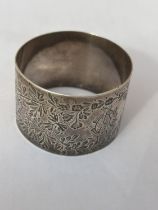 A HALLMARKED BIRMINGHAM SILVER NAPKIN RING WEIGHT 20.3 G