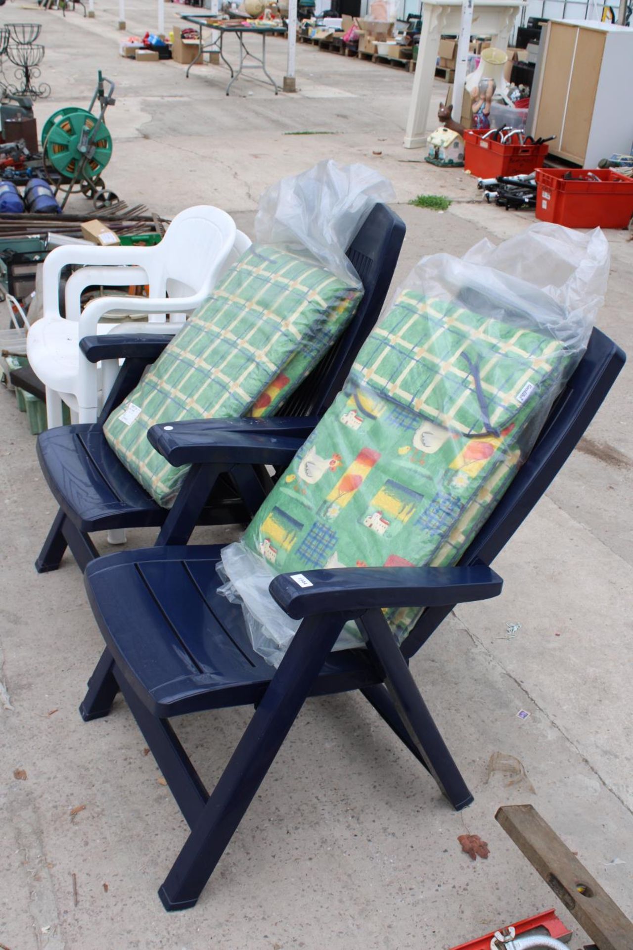TWO PLASTIC RECLINING CHAIRS AND TWO PLASTIC STACKING CHAIRS - Image 2 of 2
