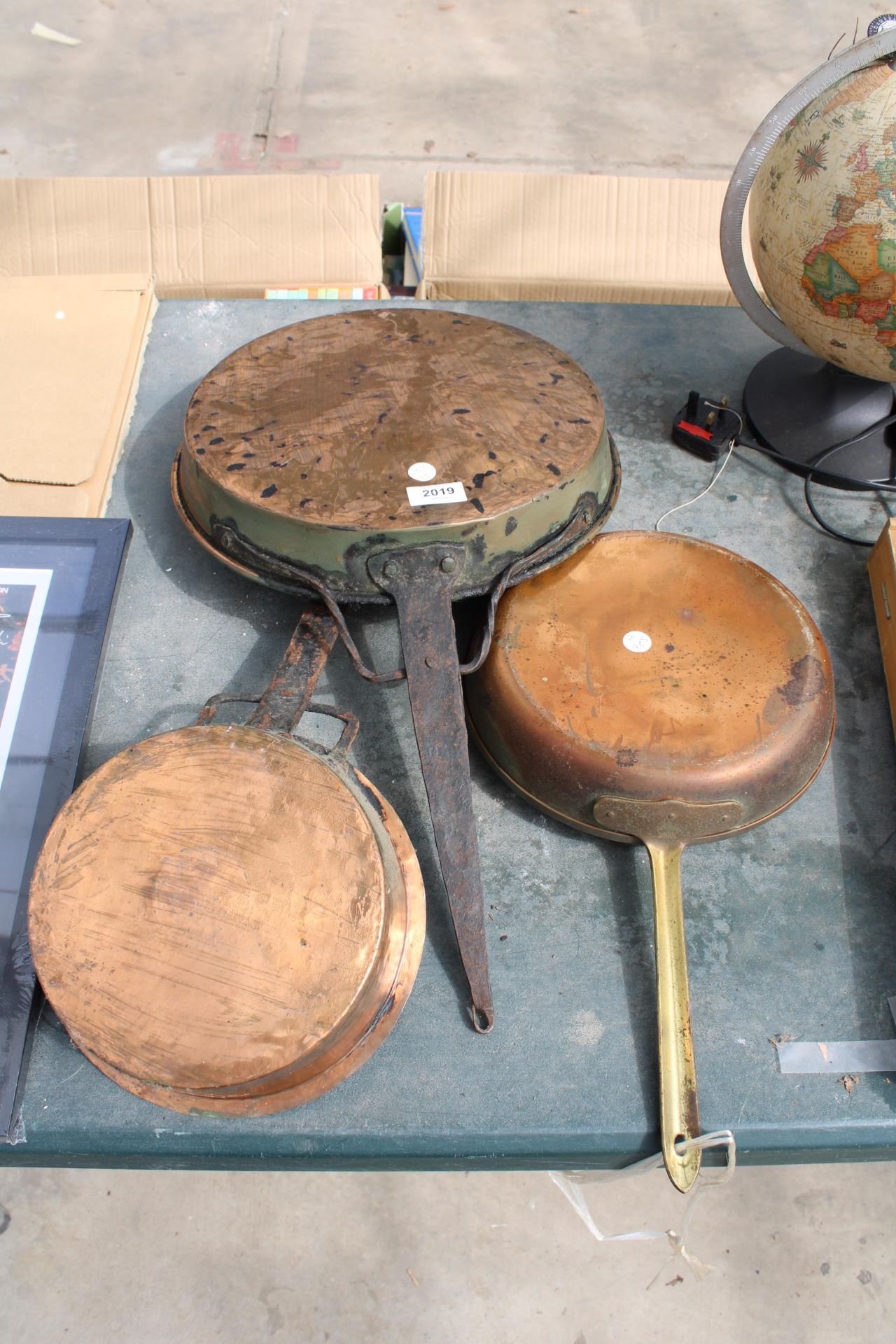 THREE VARIOUS VINTAGE COPPER FRYING PANS