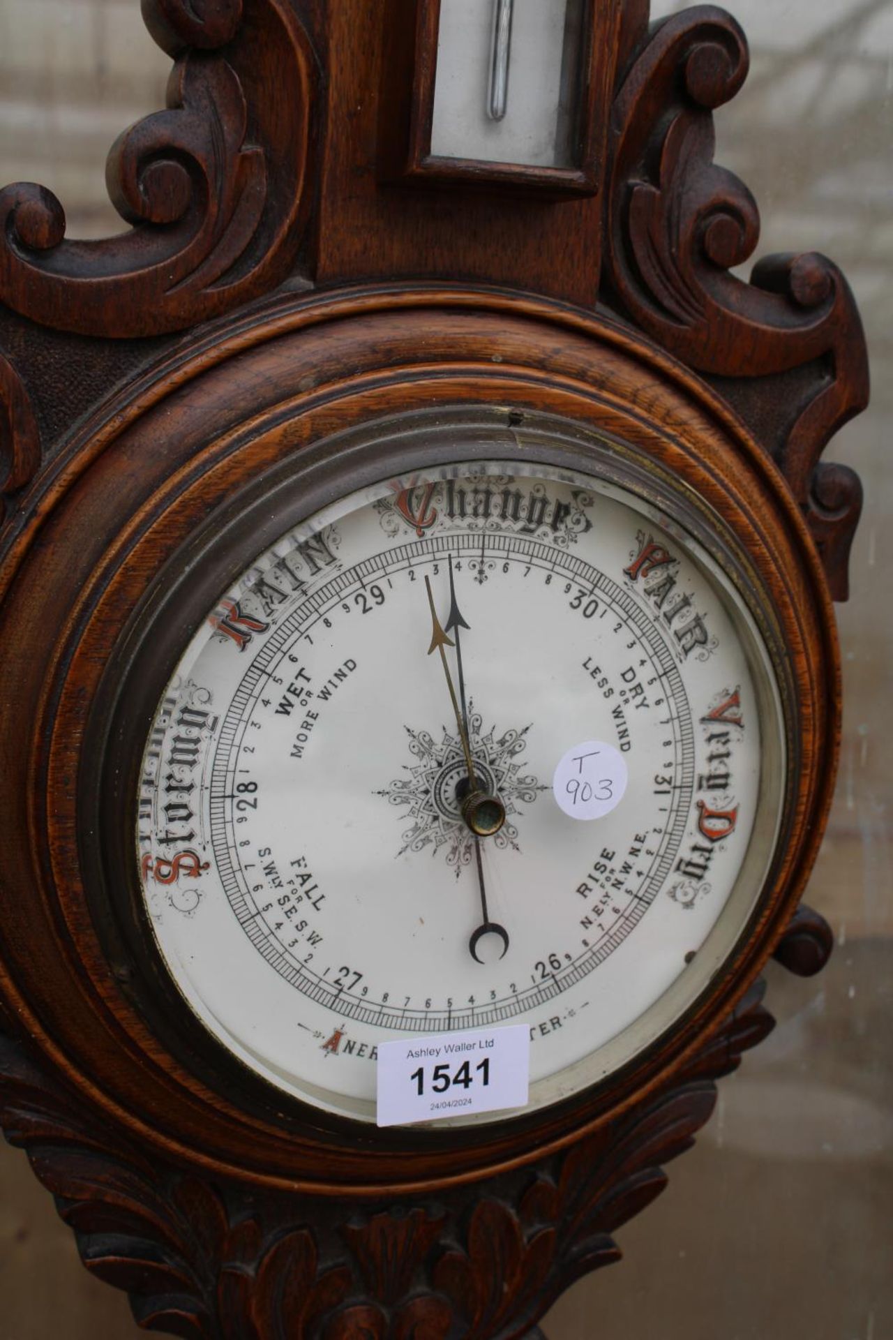 A VINTAGE OAK CASED BAROMETER - Bild 2 aus 3