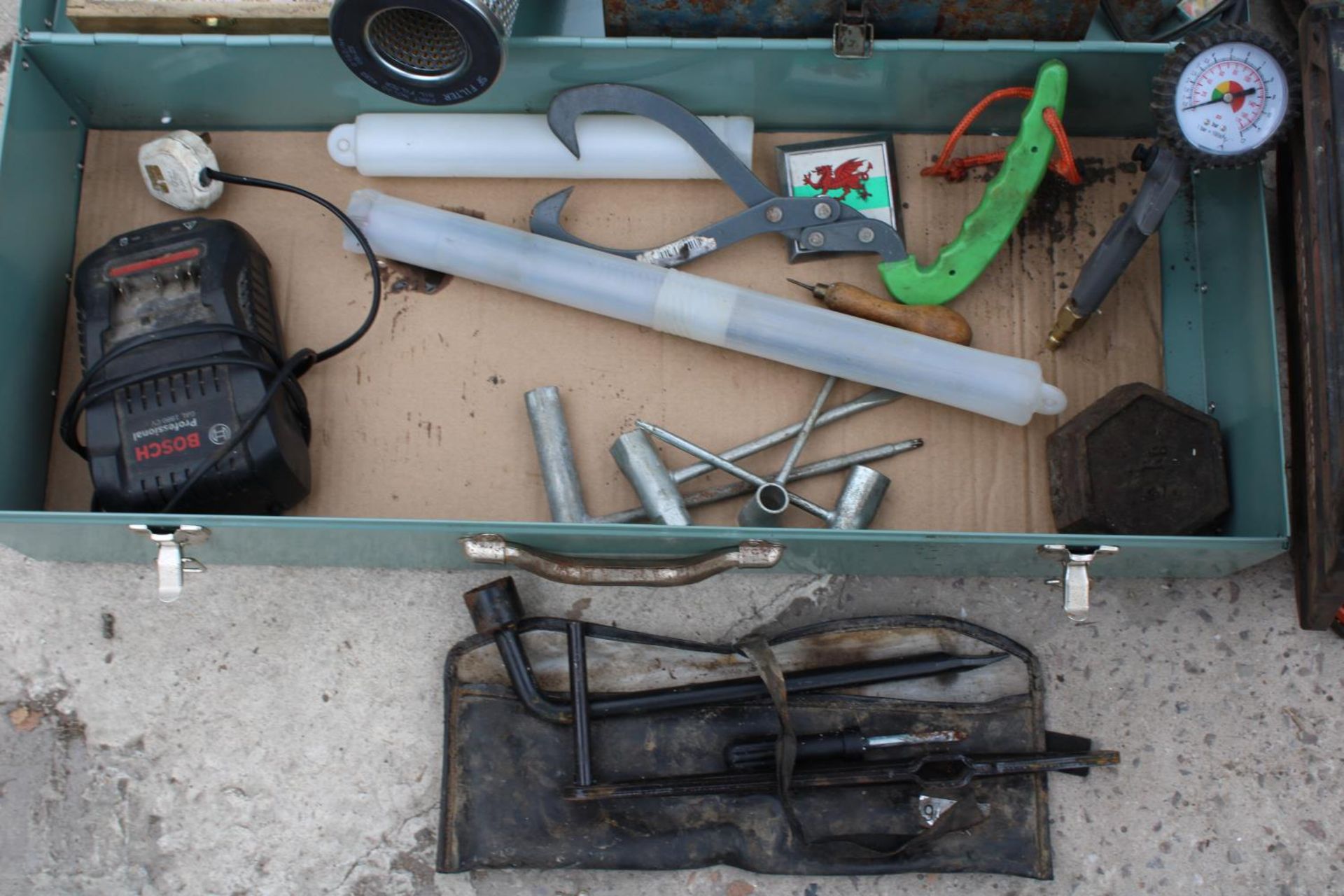 AN ASSORTMENT OF TOOLS TO INCLUDE SPANNERS, A WELDING MASK AND A PULLEY WHEEL ETC - Image 5 of 5