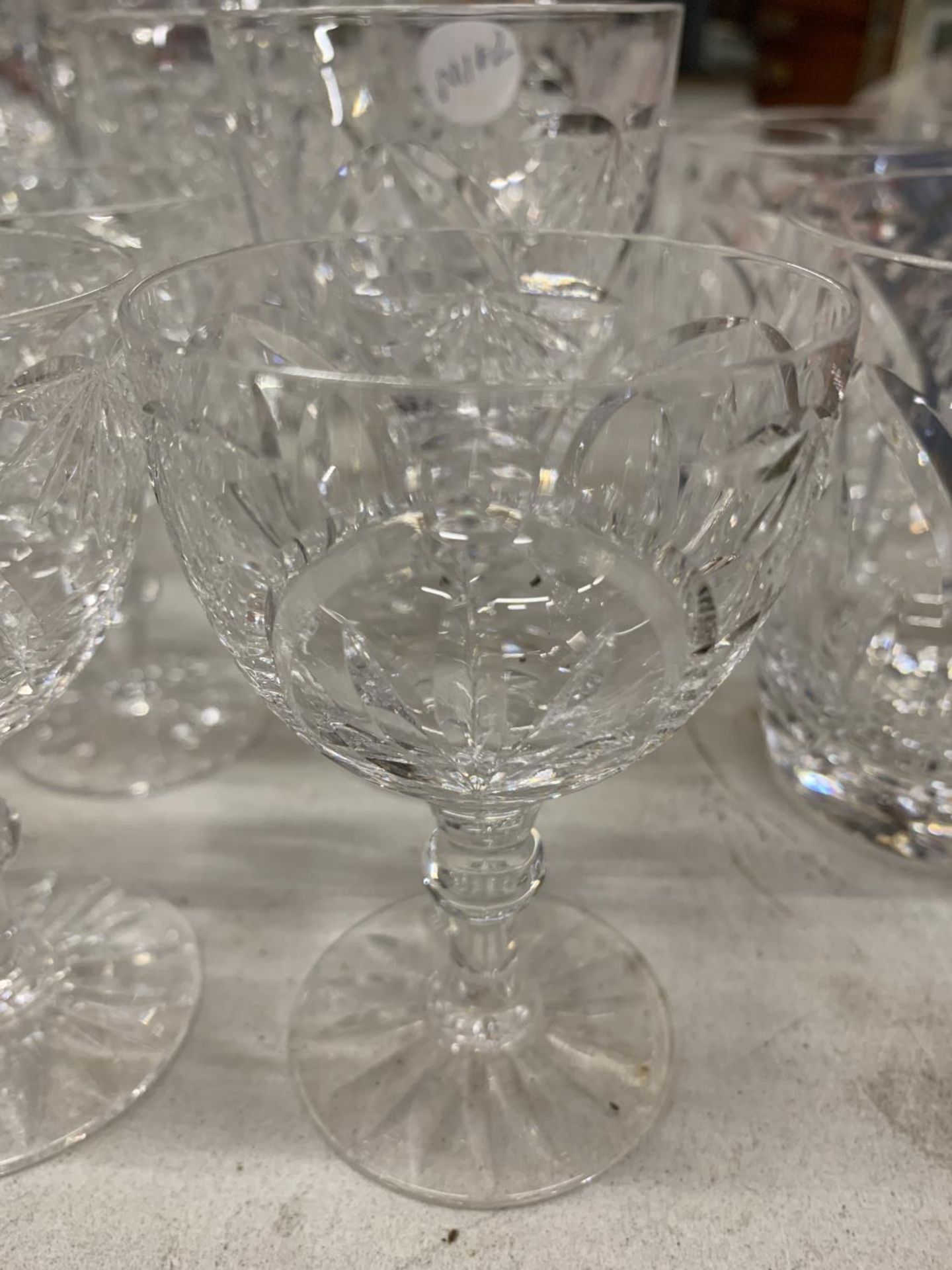 A QUANTITY OF GLASSES TO INCLUDE WINE, SHERRY, TUMBLERS, ETC - Bild 2 aus 4