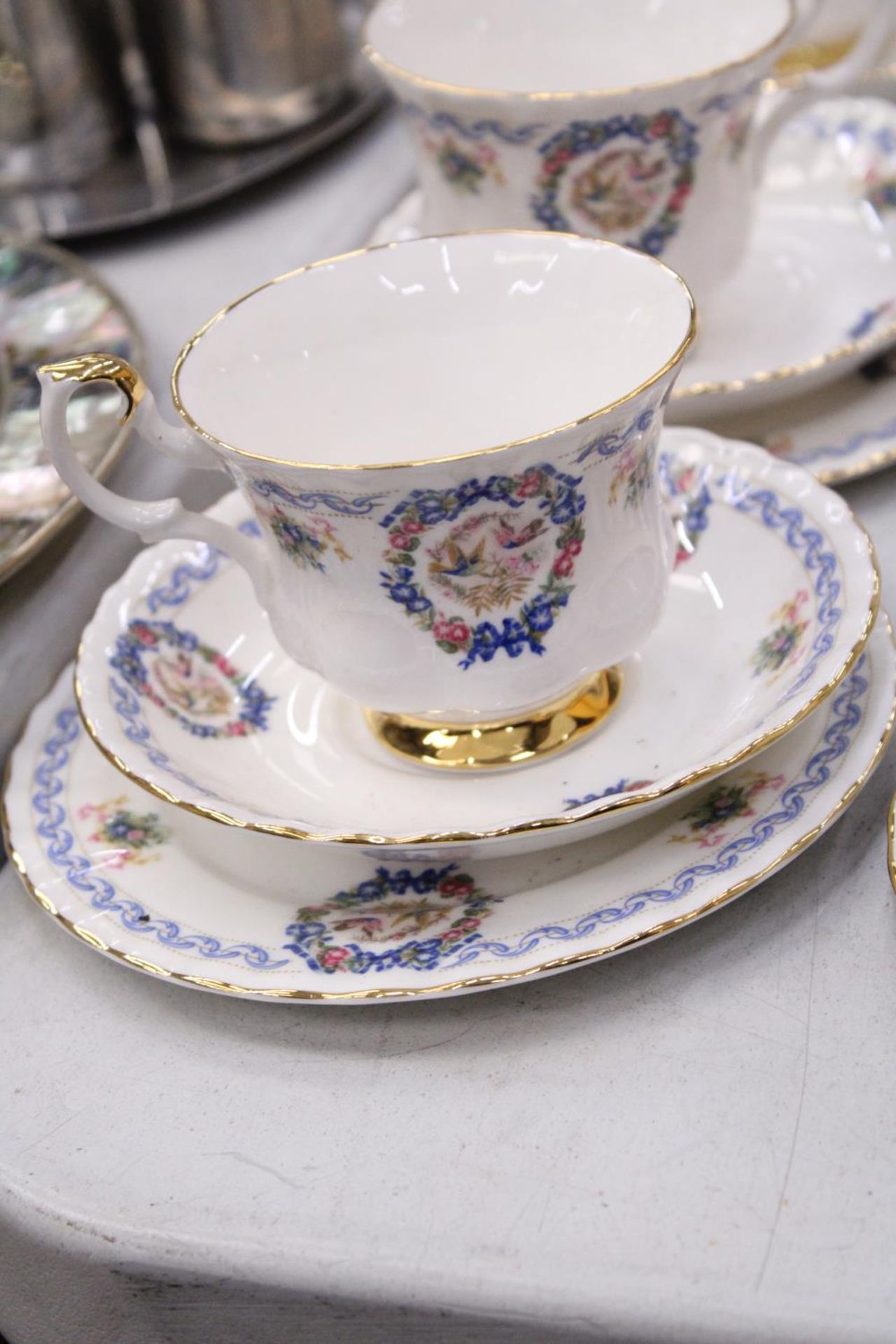 A 'DUCHESS ANNA TEA SERVICE, THE DUKE OF BEDFORD, WOBURN ABBEY', PRIVATE COLLECTION, COFFEE SET TO - Bild 3 aus 5