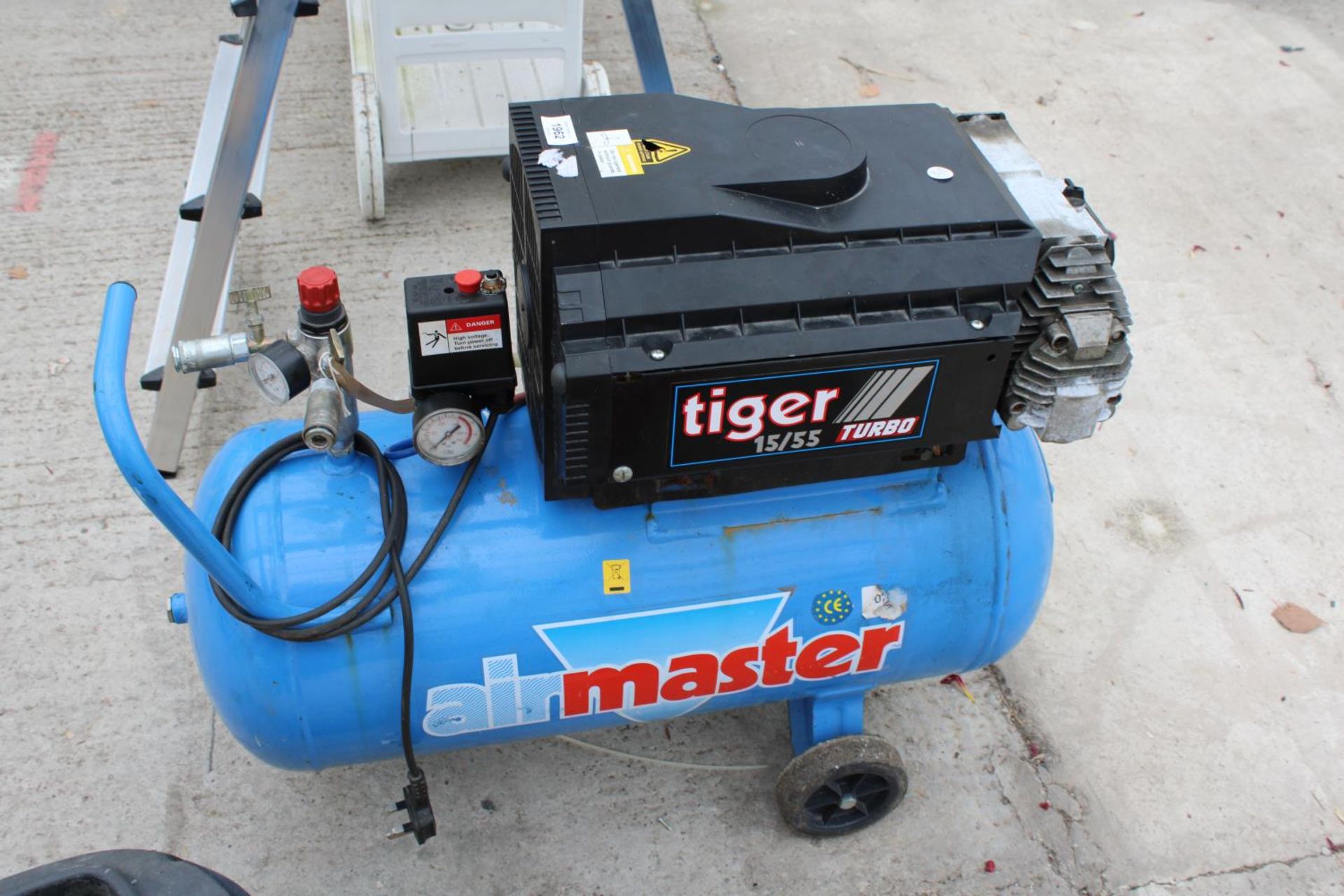 AN AIRMATE TIGER 15/55 TURBO AIR COMPRESSOR - Image 2 of 4