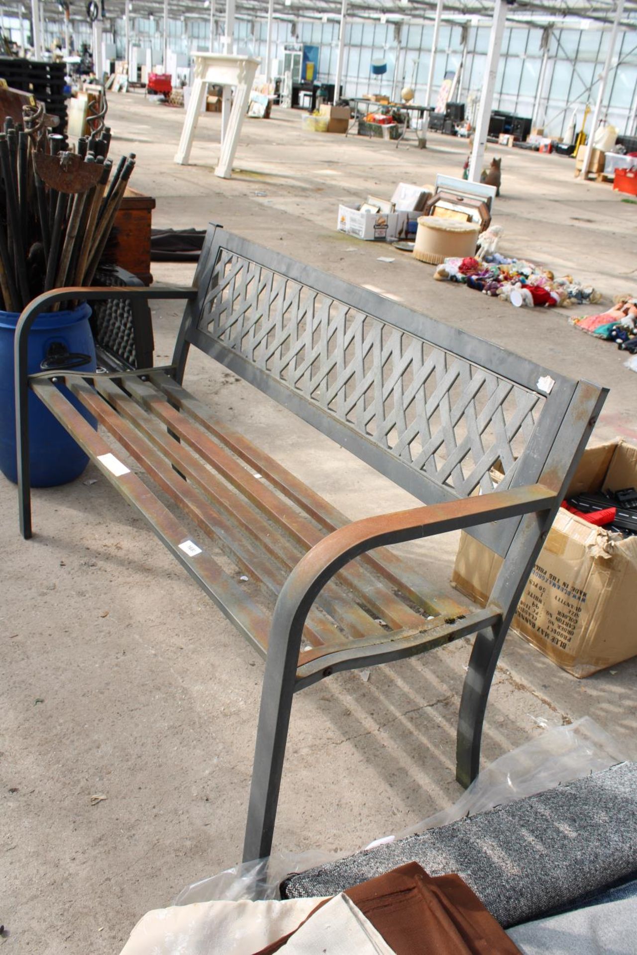 A METAL THREE SEATER GARDEN BENCH - Image 2 of 2