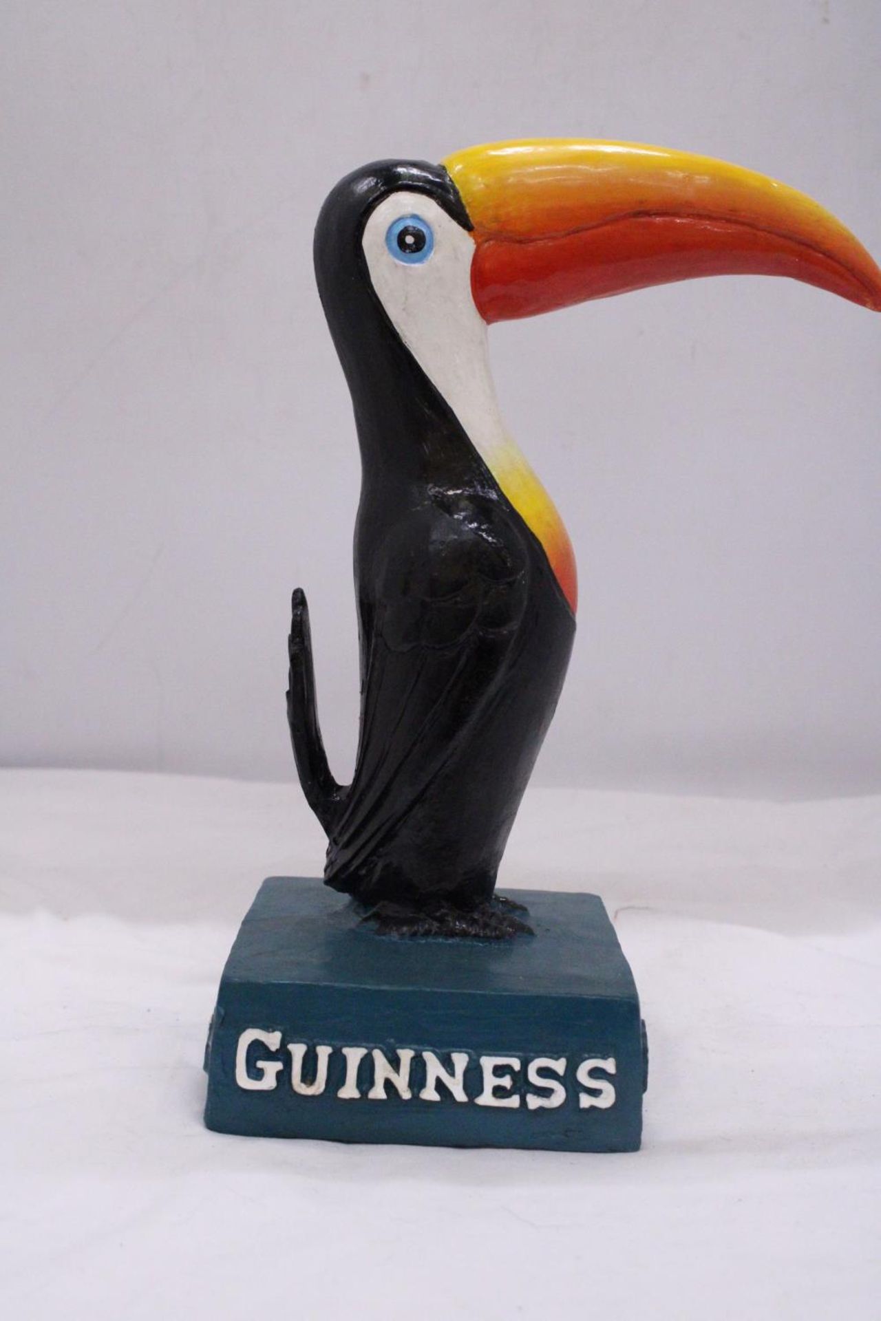 A LARGE RESIN 'GUINNESS' TOUCAN, HEIGHT 30CM - Image 4 of 5