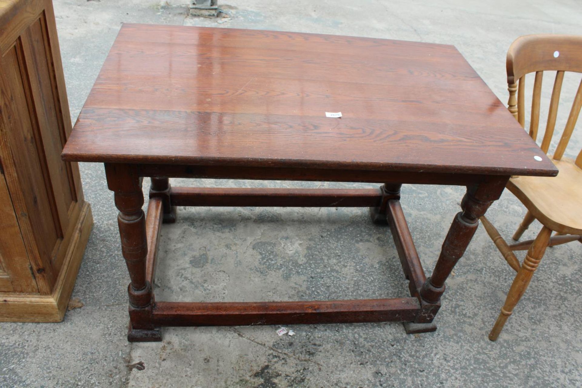 A MID 20TH CENTURY OAK REFECTORY STYLE DINING CHAIR ON TURNED LEGS AND STRAIGHT STRETCHERS, 43" X