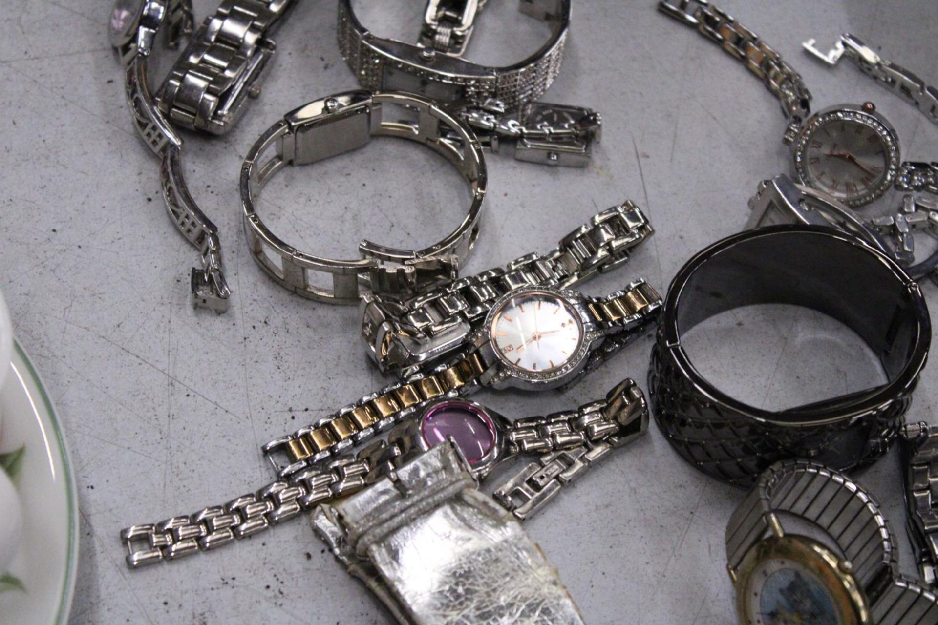 TWENTY LADIES WRISTWATCHES, SOME WORKING AT TIME OF CATALOGUING, NO WARRANTY GIVEN - Image 5 of 5