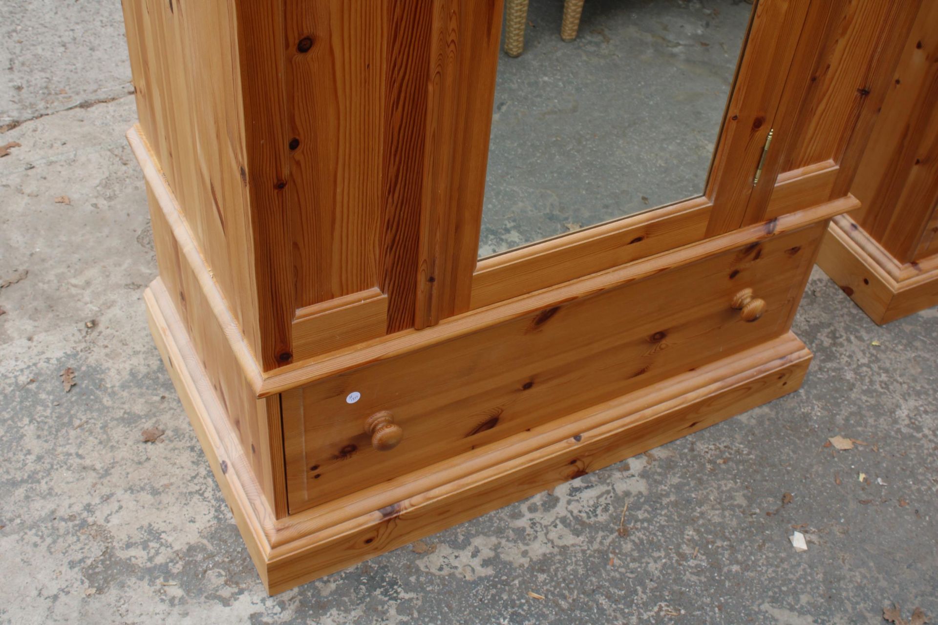 A MODERN PINE SINGLE MIRROR DOOR WARDROBE WITH SINGLE DRAWER TO BASE, 38.5" WIDE - Image 3 of 4