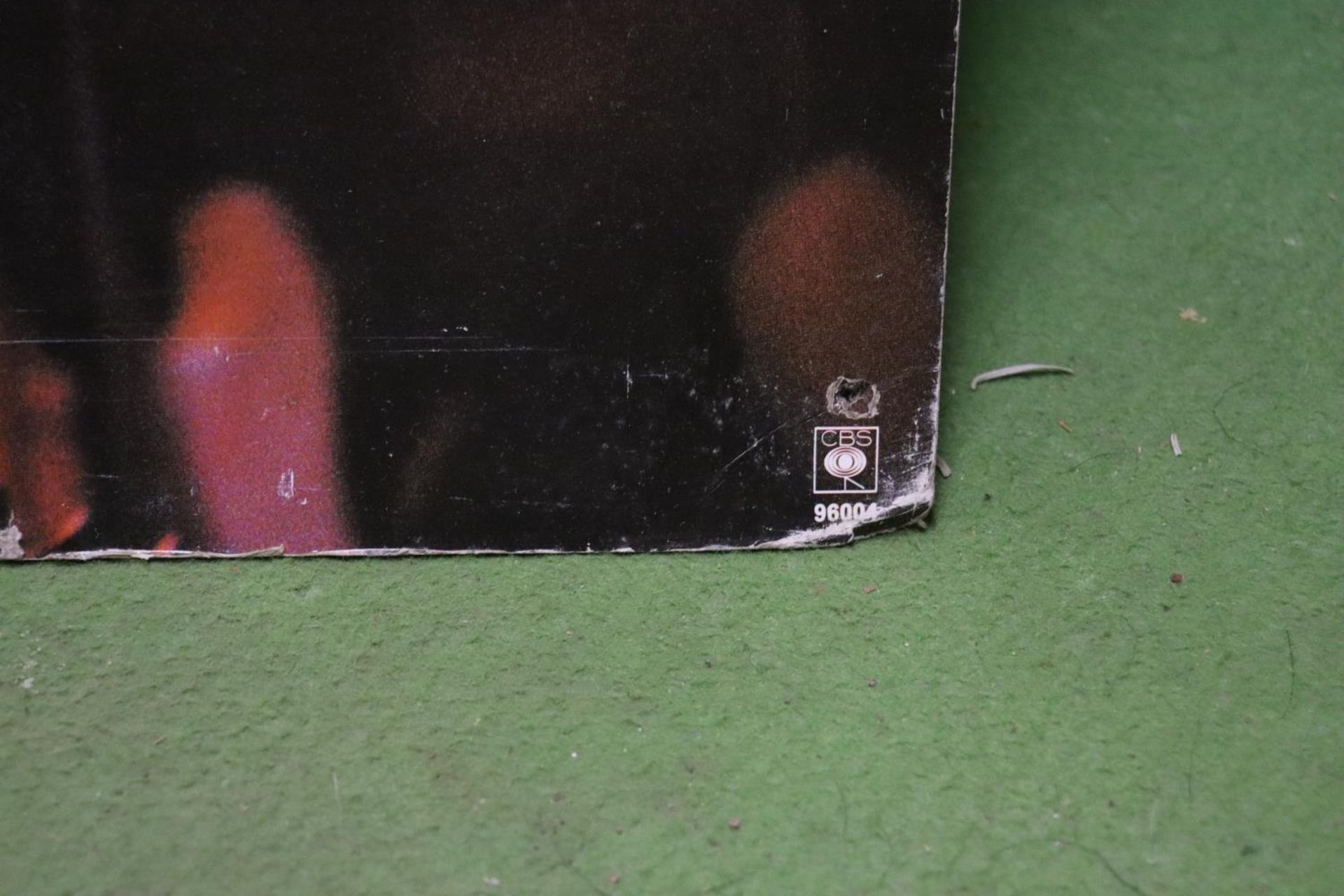 A PHOTOGRAPHIC PRINT ON BOARD OF BOB DYLAN AT BUDOKAN, 50CM X 76CM - Bild 3 aus 4