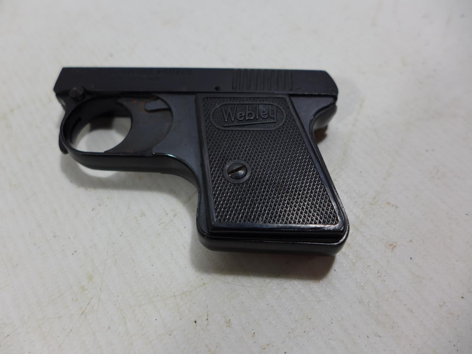 A WEBLEY SPORTS STARTING PISTOL LENGTH 10CM