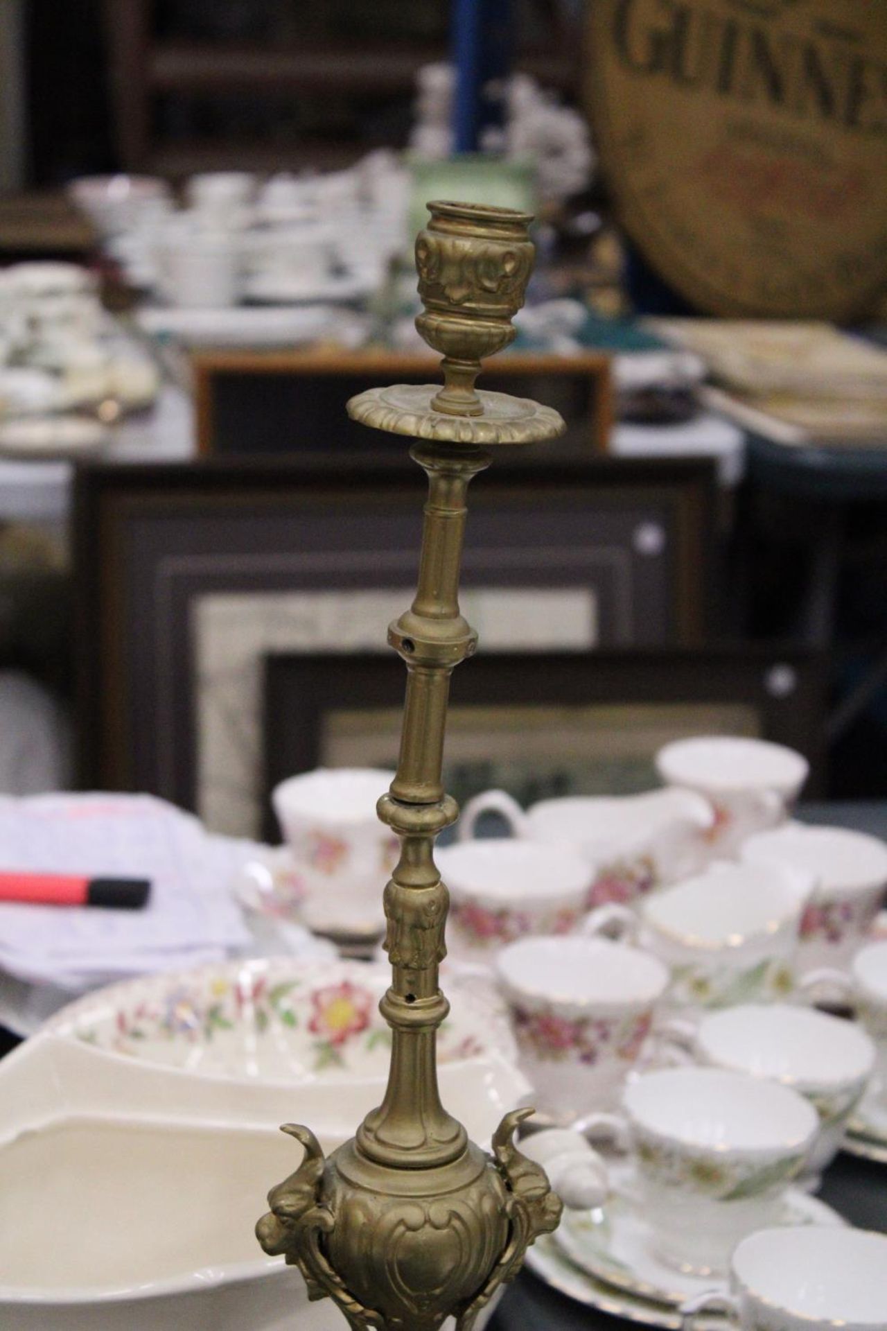 A VINTAGE STYLE HEAVY BRASS CANDLE HOLDER, HEIGHT 55CM - Image 3 of 6