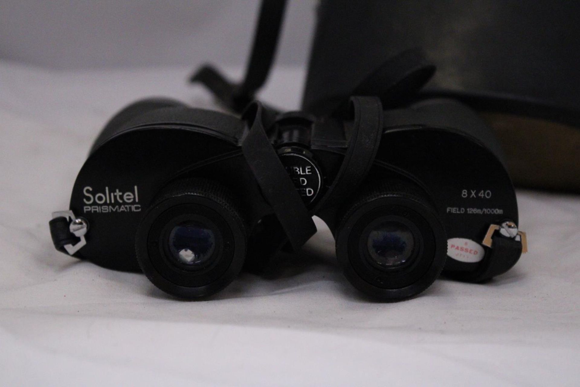 A PAIR OF CASED SOLITEL, PRISMATIC, 8 X 40 FIELD BINOCULARS - Bild 3 aus 6