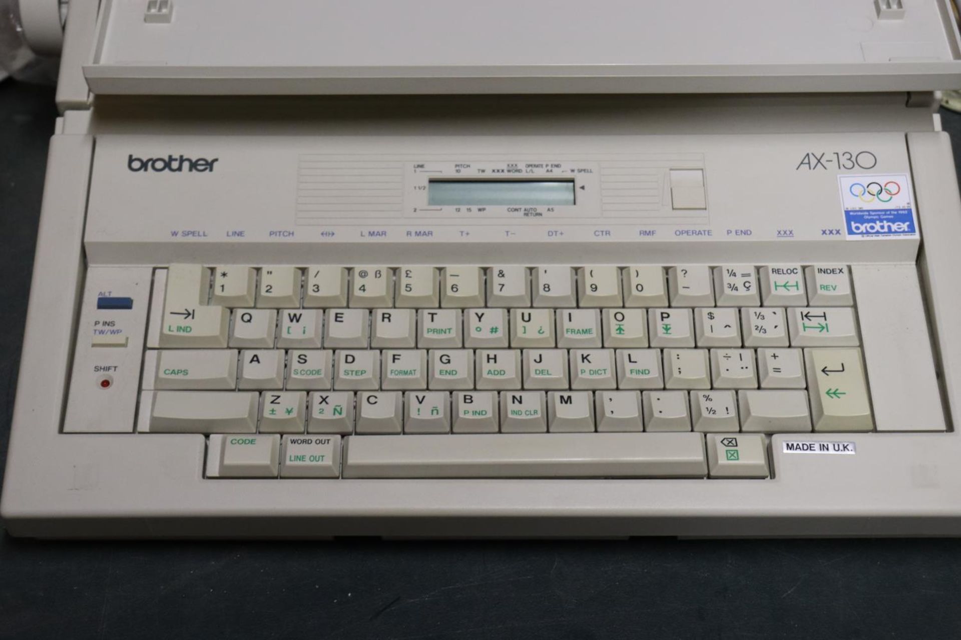 A BROTHER AX-130 ELECTRIC TYPEWRITER AND USER'S GUIDE - Image 5 of 5