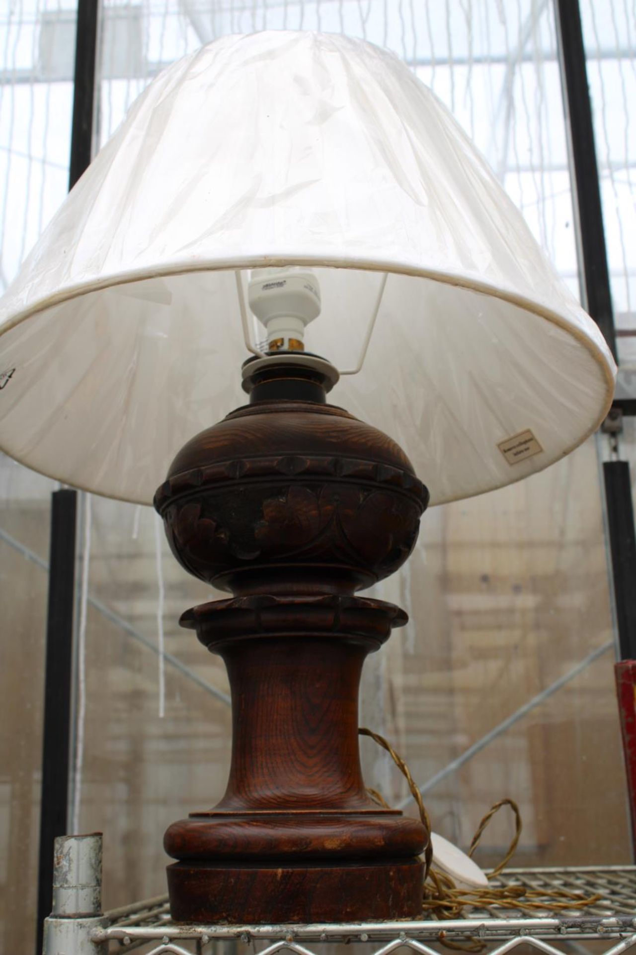 AN OAK CARVED TABLE LAMP - Image 2 of 3