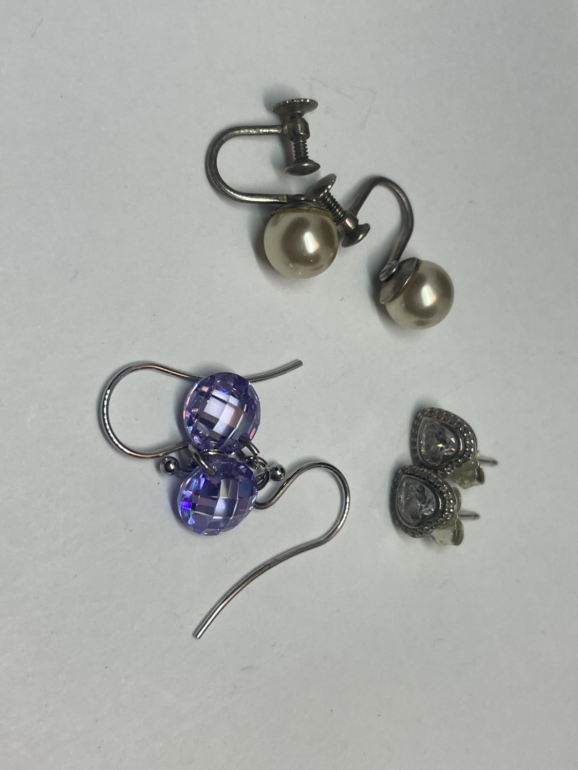 SIX PAIRS OF SILVER EARRINGS - Image 3 of 3