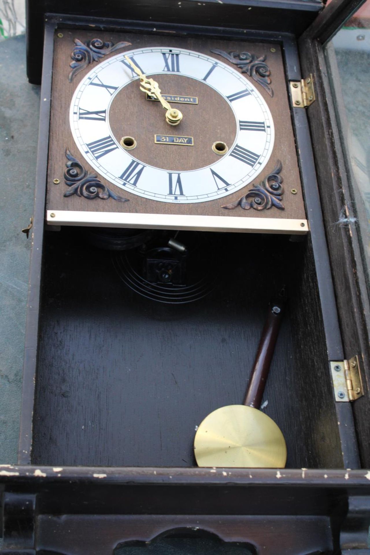 A 31 DAY CHIMING WALL CLOCK - Image 3 of 3
