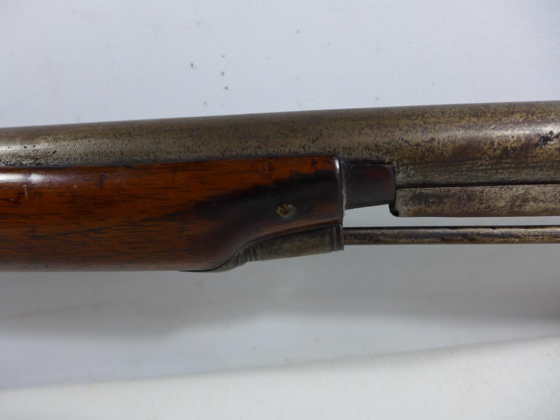 A PERCUSSION CAP 16 BORE SHOT GUN, 86CM BARREL, LENGTH 129CM - Image 4 of 8