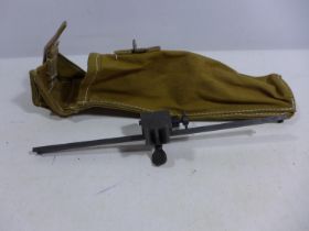 A WORLD WAR II GUNSIGHT DATED 1941 IN A CANVAS CASE