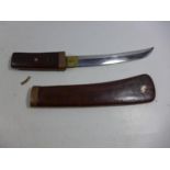 A LATE 19TH/EARLY 20TH CENTURY JAPANESE TANTO AND SCABBARD, 22.5CM BLADE, LENGTH 39CM