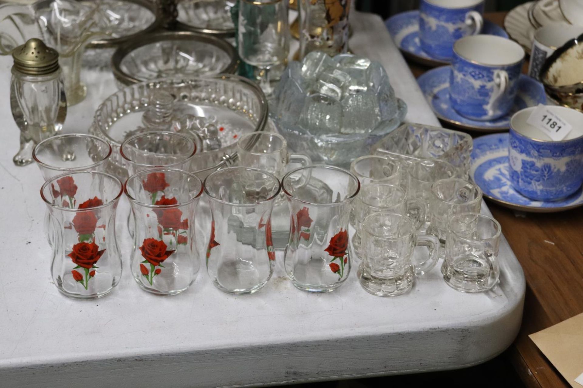 A MIXED LOT OF GLASSWARE TO INCLUDE HUNTING GLASSES, MINIATURE GLASS TANKERS, GLASS ICE CUBES ETC - Image 6 of 7