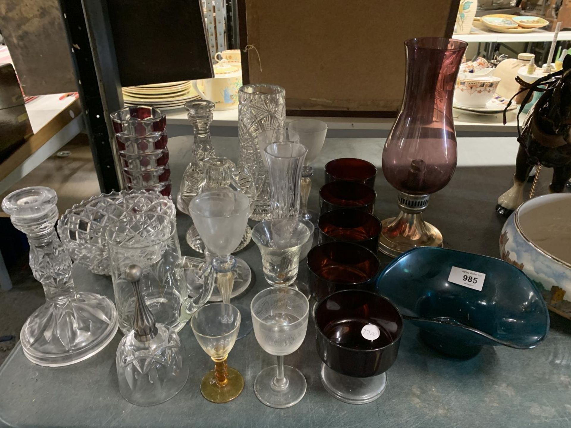 A MIXED LOT OF GLASSEWARE TO INCLUDE CANDLESTICKS, VASES, DESSERT BOWLS ETC - Image 2 of 5