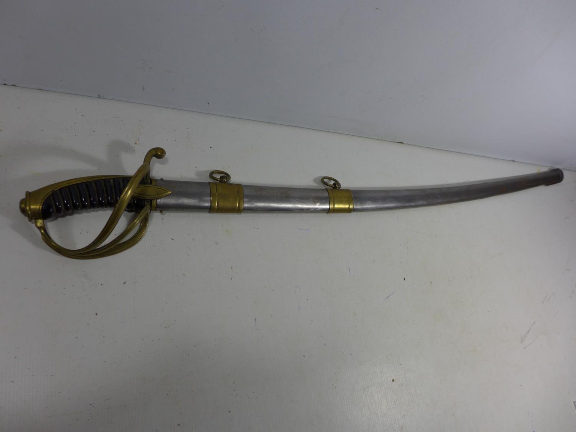 A REPLICA NAPOLEONIC WAR IMPERIAL FRENCH LIGHT CAVALRY SWORD AND SCABBARD, 82CM BLADE, LENGTH 99CM - Bild 6 aus 6