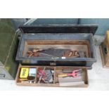 A VINTAGE PINE TOOL CHEST WITH AN ASSORTMENT OF VINTAGE TOOLS TO INCLUDE SCREW DRIVERS, SAWS AND