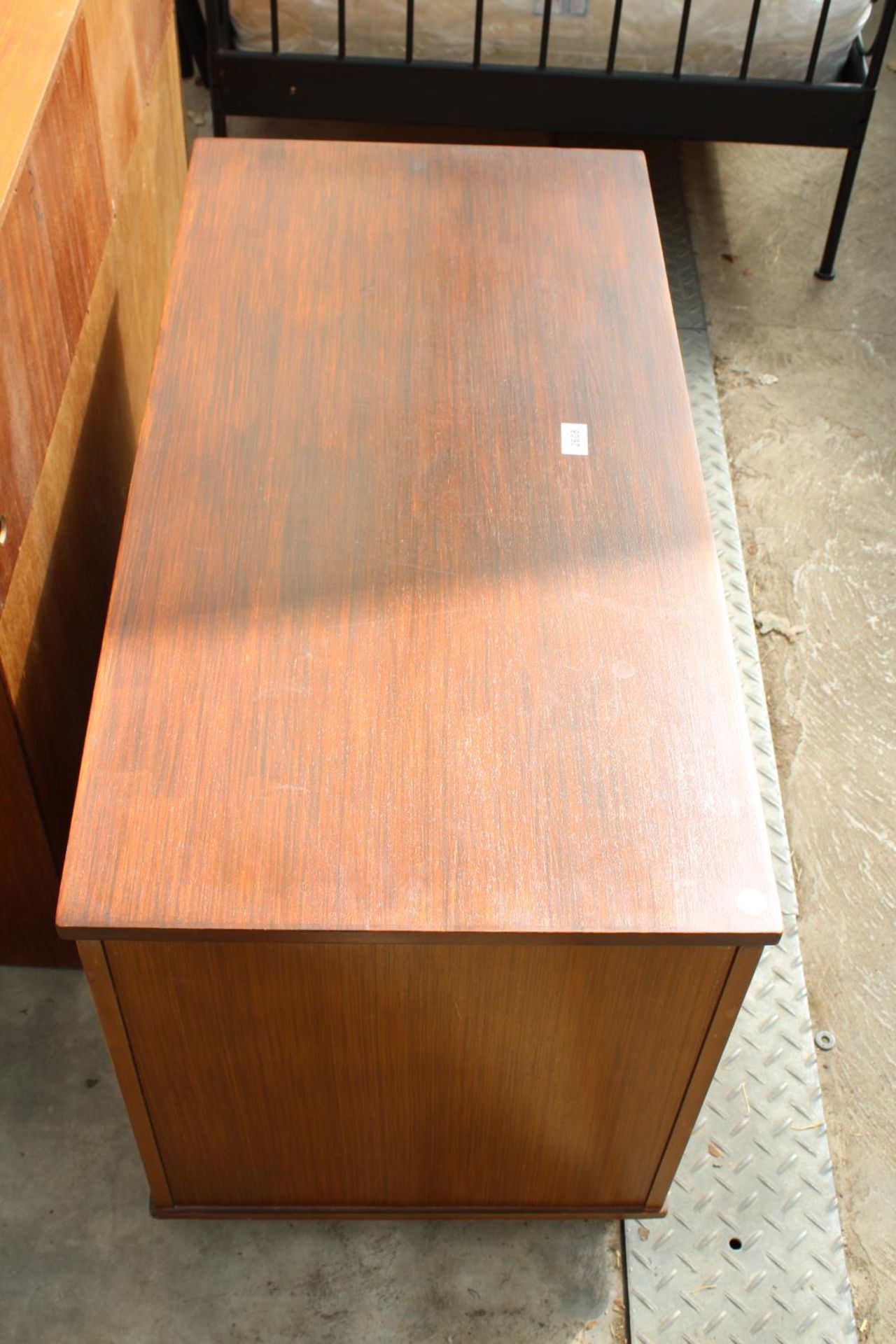 A RETRO TEAK BLANKET CHEST 36" WIDE - Image 3 of 3