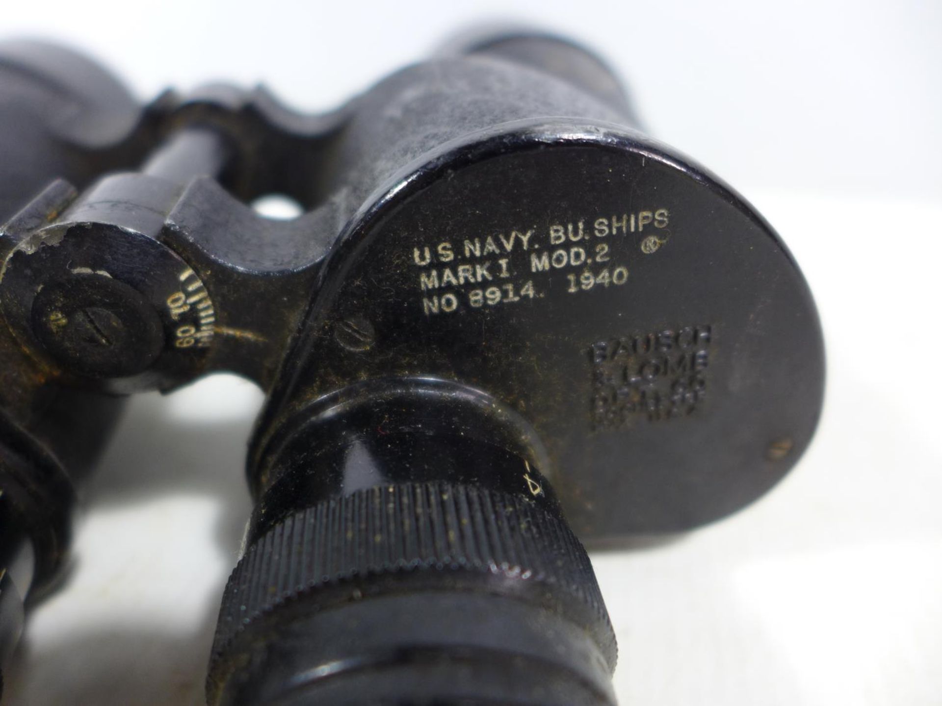 A PAIR OF WORLD WAR II MILITARY ISSUE US NAVY BU SHIPS MARK I MOD'2 NO 8917 BINOCULARS DATED 1940 - Image 2 of 6