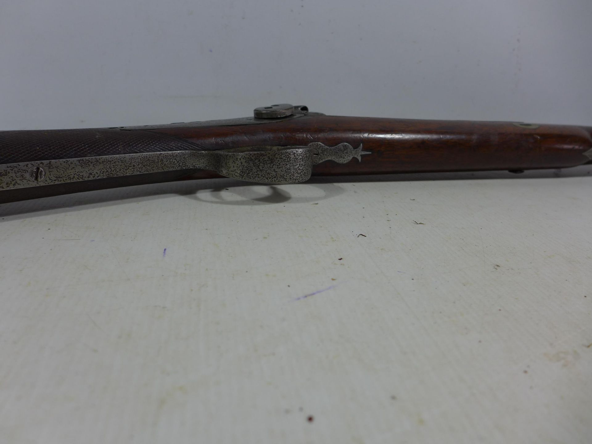 A MID 19TH CENTURY PERCUSSION CAP 10 BORE SHOTGUN, 78CM BARREL, THE LOCK MARKED FIELD, LENGTH - Image 6 of 6