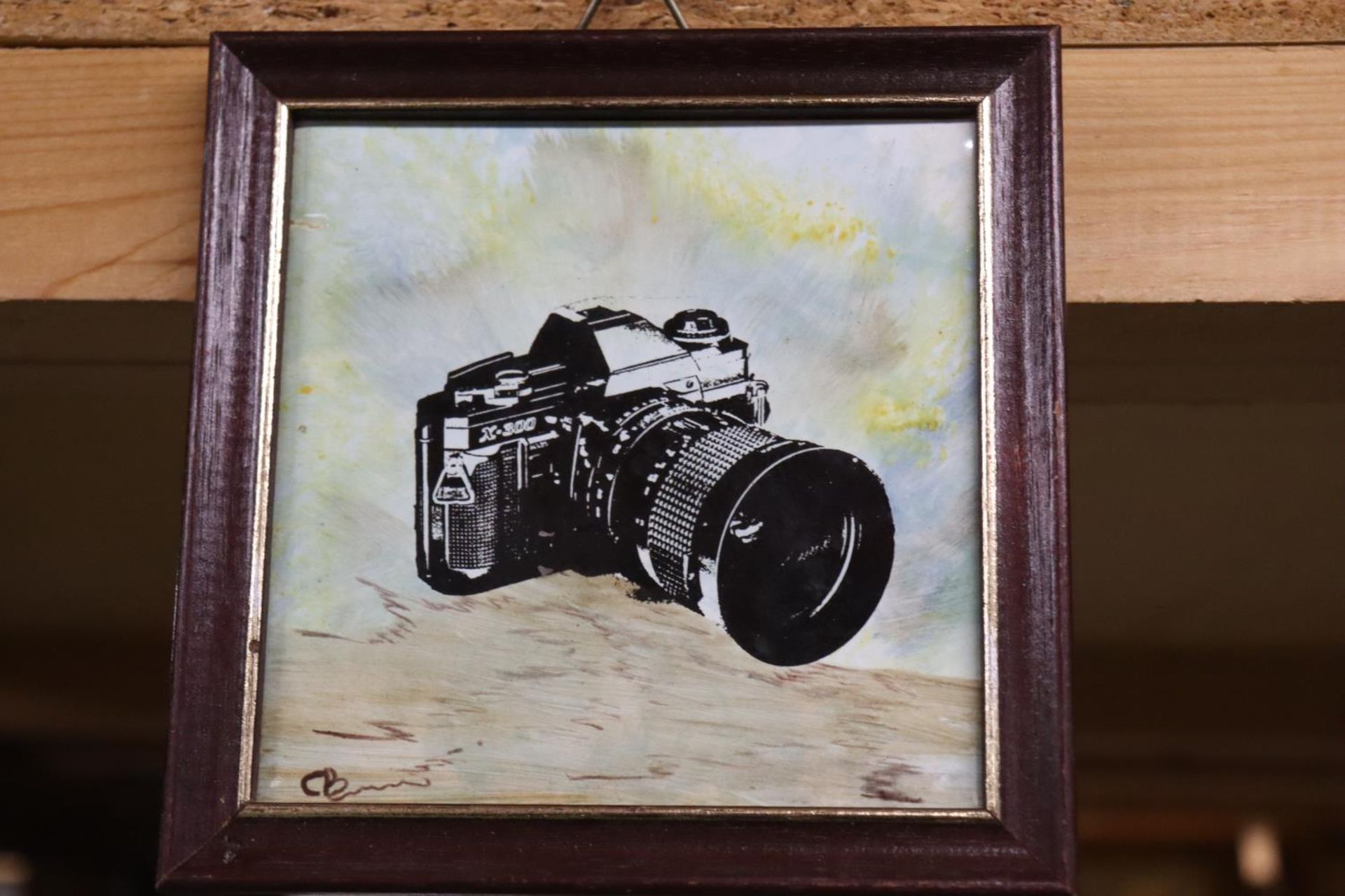 ASET OF THREE HAND PAINTED TILES OF CAMERAS - Image 4 of 5